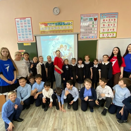 Активисты Движения Первых провели проект «Город профессионалов» в рамках акции «Шаг в студенчество»!