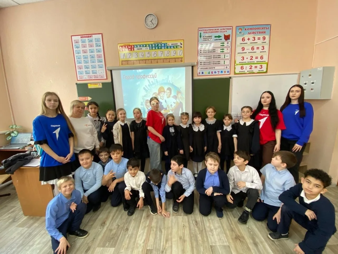 Активисты Движения Первых провели проект «Город профессионалов» в рамках акции «Шаг в студенчество»!